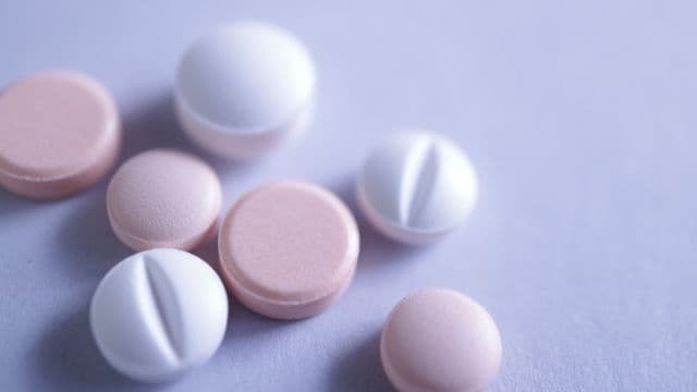 フィナステリドとデュタステリドはどちらがAGA治療に効果がある？副作用や切り替えについても解説