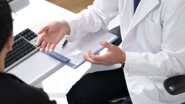 フィナステリドによる初期脱毛とは？期間や対処法、そのほかの副作用も解説