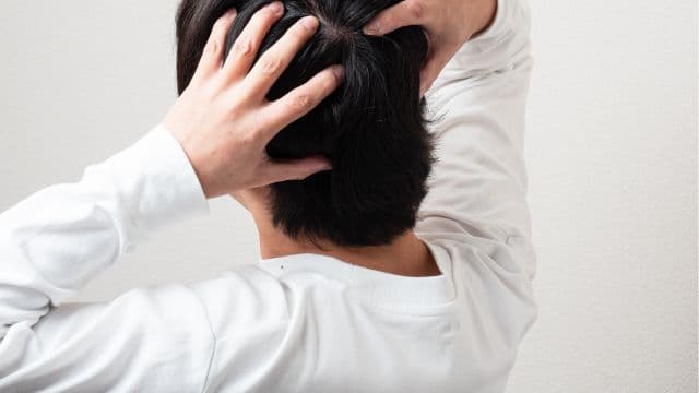 AGA治療のデメリットとは？後悔しないために知っておくべき副作用・費用について解説