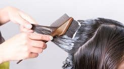 白髪染めではげる？薄毛を防ぐ5つの対策と安全な染め方を解説