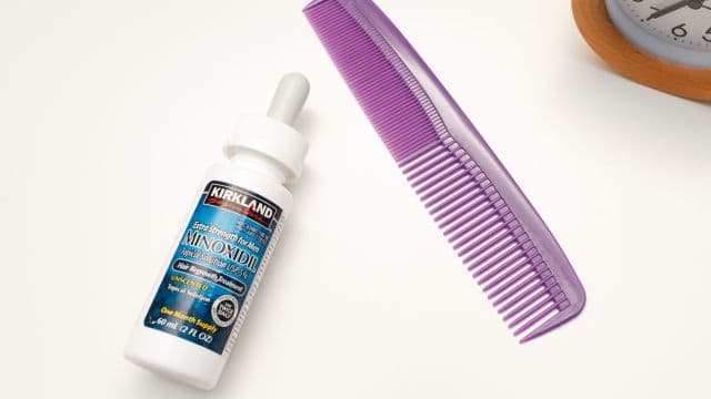 ミノキシジルによる初期脱毛とは？原因や期間、乗り越える方法を解説