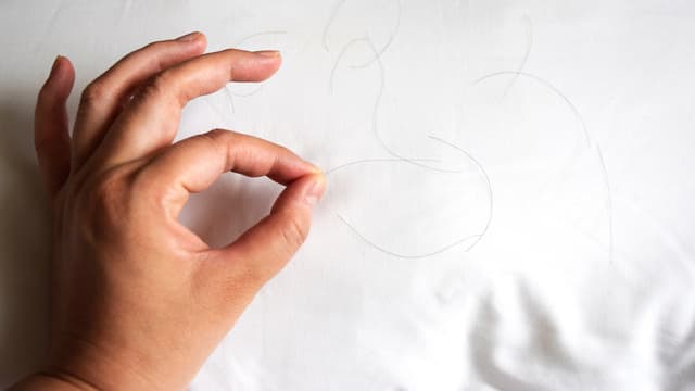 ミノキシジルを使用してるのに抜け毛が止まらない？初期脱毛について解説