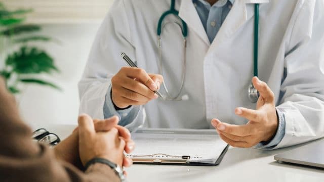 頭皮が赤いときの治し方は？原因別にセルフケア方法を紹介