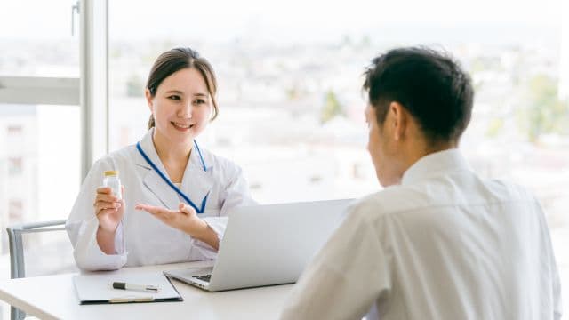 育毛サロンと発毛クリニックの違いとは？受けられる治療法や選び方を解説