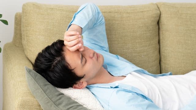 貧血で抜け毛になるって本当？抜け毛の原因と改善策を解説