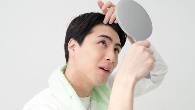 ミノキシジルの効果はいつから実感できる？初期脱毛についても解説