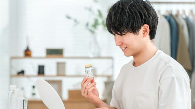 フィナステリドを服用して10年後はどうなる？効果や副作用、安全性を解説