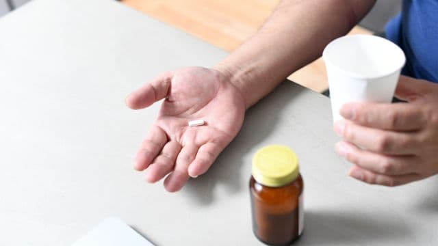 タダラフィルは前立腺肥大症に効果がある？作用機序や副作用、服用時の注意点を解説