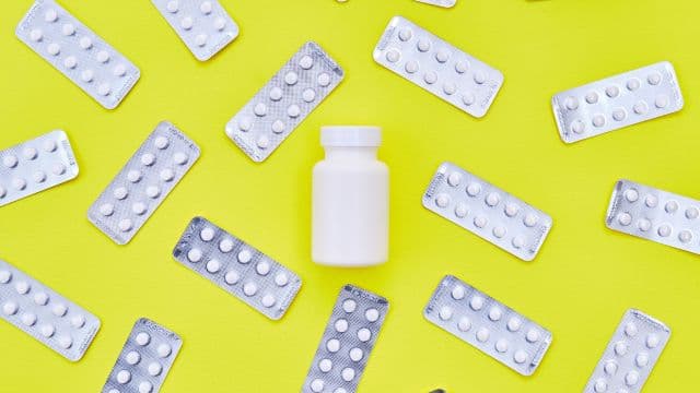 AGA治療薬の種類と各種効果・副作用を解説します