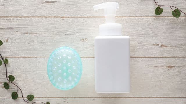 頭皮ブラシの効果とは？正しい使い方と選び方を紹介