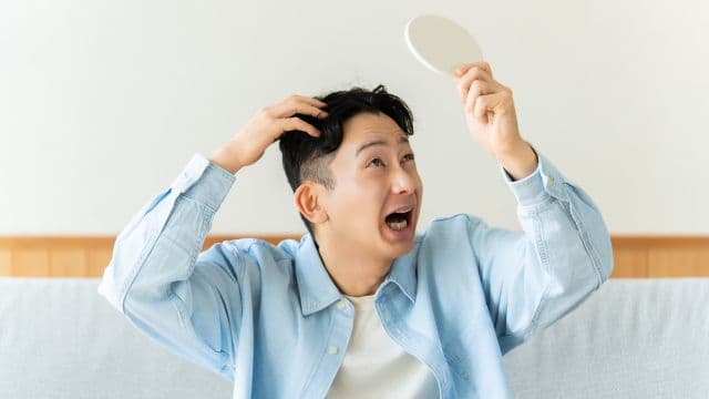 AGA治療によって初期脱毛が起きる原因は？期間や対処法を解説