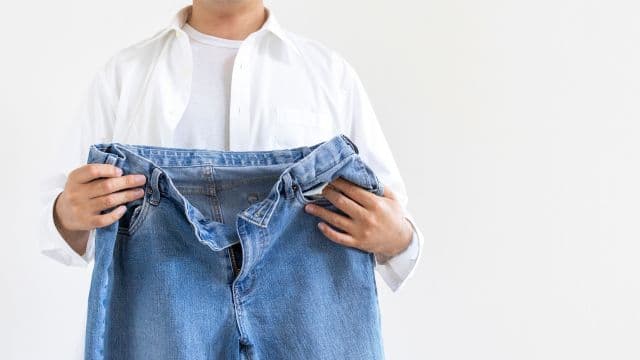 勃起がズボンで目立つ原因と今すぐできる隠し方・抑え方