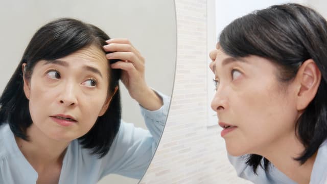 シナールで白髪は増える？ビタミンCとメラニンの仕組みを解説