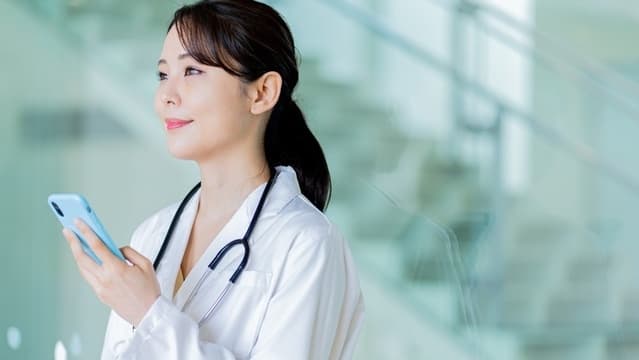 現場の声をリアルタイムでつなぎ、チーム医療の連携を支える企業