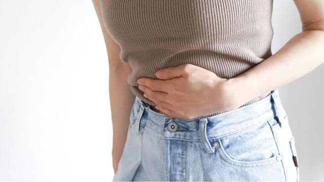 生理前の下腹部痛の原因は？考えられる病気や対処法を紹介