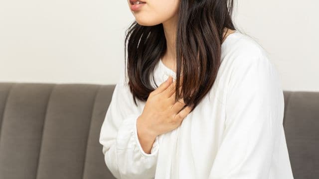 生理前に気持ち悪い場合の対処法！PMSとの関係やピルの効果を解説