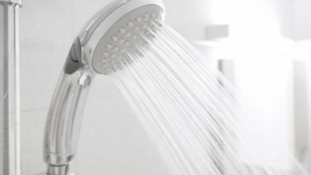 湯シャンの正しいやり方とは？シャンプーを使わないメリットとデメリット