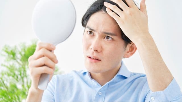 生え際は正常？後退は勘違い？見分け方や後退する原因・対策について解説