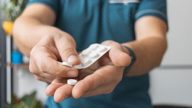 フィナステリドとミノキシジルの併用は可能？使用方法や副作用も解説