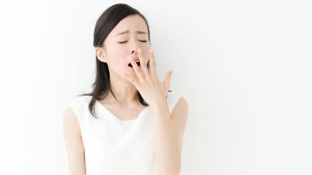 生理前に眠いのはなぜ？ひどい眠気の原因や対策・対処法を紹介