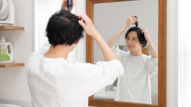 軟毛ははげる髪質？ハゲやすい髪質になる原因や薄毛の改善方法を解説