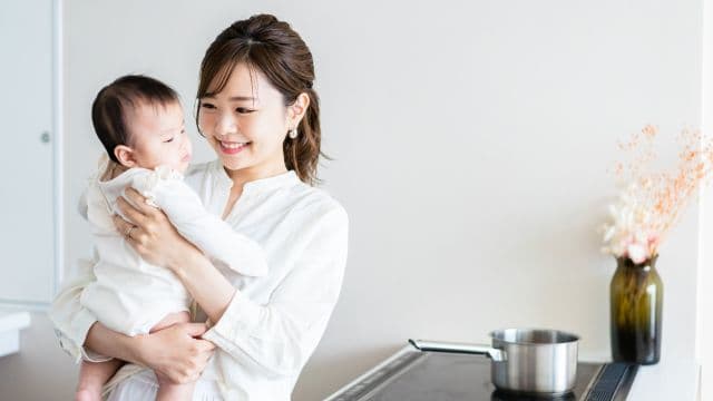 授乳中にピルは服用できる？服用できる時期や他の避妊方法も解説