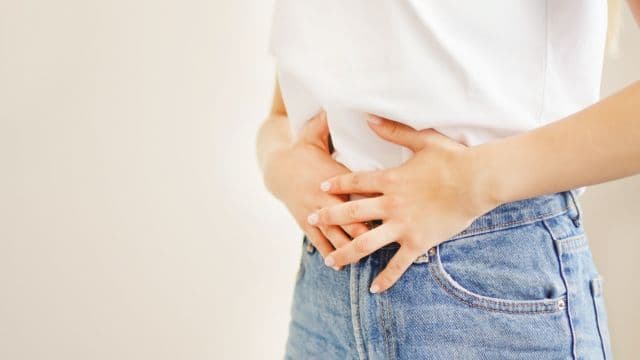 排卵期や生理前におならが出る・においが強いのはなぜ？原因と対策を紹介