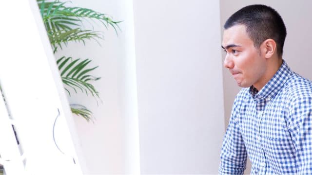 はげ隠しで坊主にするメリットは？おすすめのヘアスタイルや薄毛対策を紹介