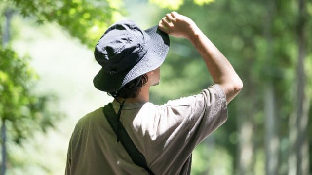 帽子をかぶるとはげる？頭皮への影響や薄毛対策における帽子のメリット