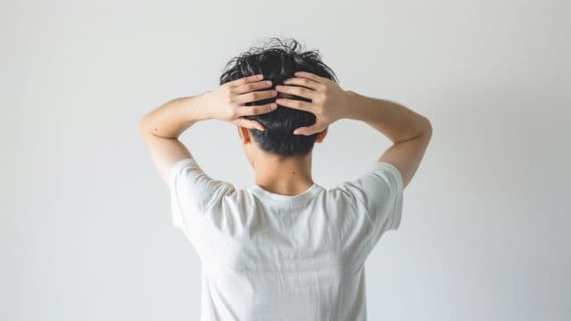 襟足はげは円形脱毛症が原因？AGAとの関係性や薄毛の対処法について解説