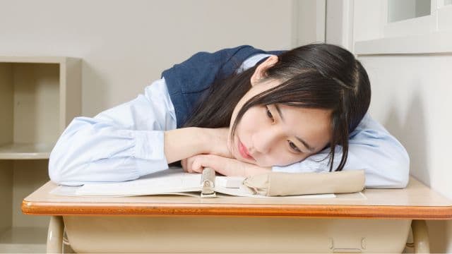生理痛で学校を休むのは甘え？学校での過ごし方は？緩和法も解説