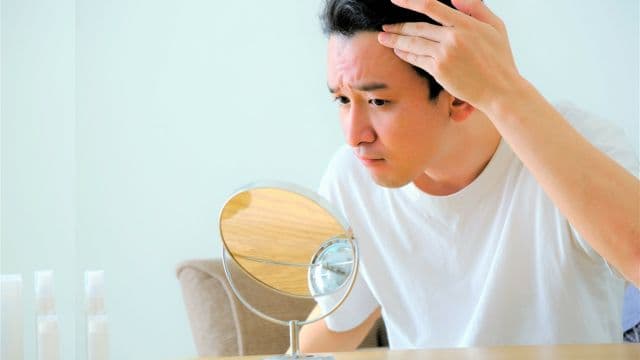 フィナステリドで初期脱毛が起こるのはなぜ？期間の目安や対処法を解説