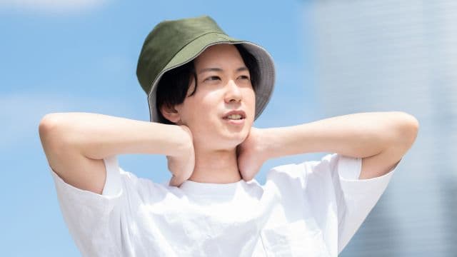 帽子ではげるは嘘？薄毛を招くといわれる理由や対策について解説