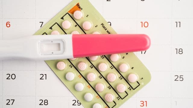 ピルをやめるタイミングは？やめると起こる症状や注意点についても解説