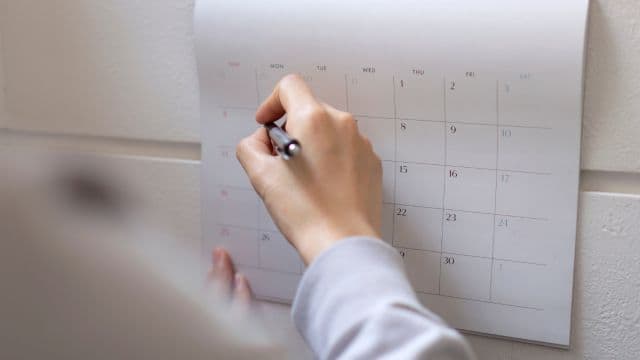 排卵日一週間前は妊娠しやすい？よくある症状や排卵日の予測法も解説