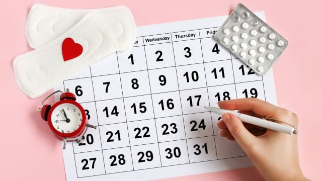 生理を遅らせる方法とは？ピルでできる月経移動