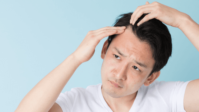 異常な抜け毛は毛根から判断できる？注意すべき毛根の特徴を解説