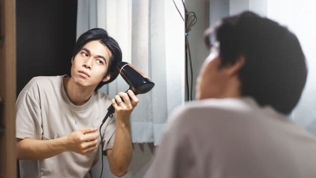ドライヤーで抜け毛が多い原因は？正しい使い方で抜け毛を予防する方法を解説