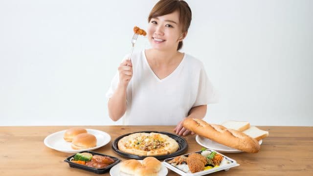 ダイエット中なのに食欲が止まらない！原因や食欲を抑える方法を解説