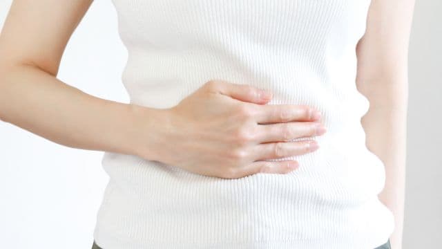 生理前に生理痛の症状が出る原因は？月経前症候群（PMS）についても解説