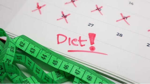 ダイエットにかかる期間は？効果的に痩せる方法や生活習慣も解説