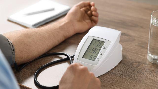 高血圧はEDを合併する可能性が高い？薬物療法や生活習慣についても解説