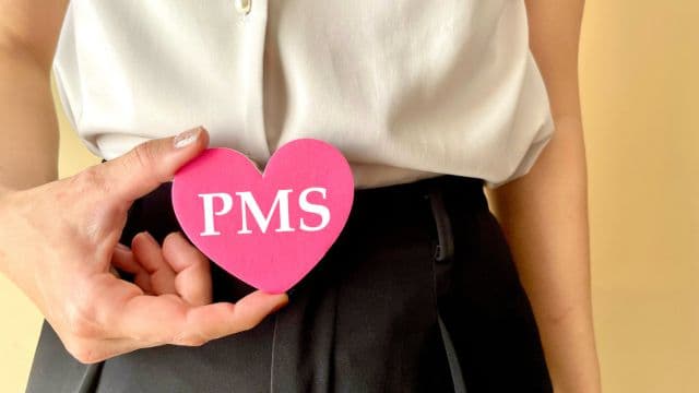 PMSはいつから起こる？生理前に起こる症状や対処法を解説