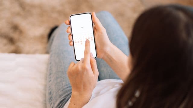 PMS（月経前症候群）はいつから現れる？悪化する原因や緩和方法を解説