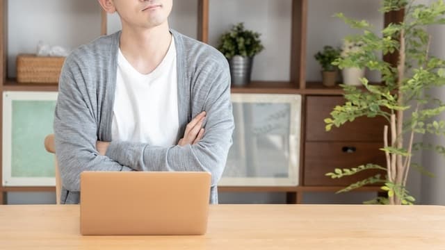 勃起力が弱いのはなぜ?持続しない原因や勃起力を高める方法を解説