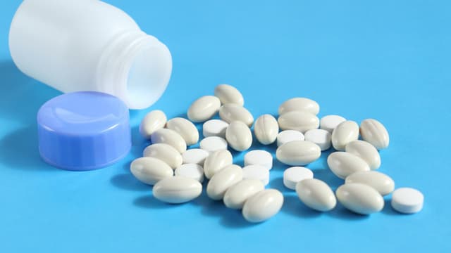 シアリスは薬局で買える?市販化の購入ルールやオンライン診療についても解説